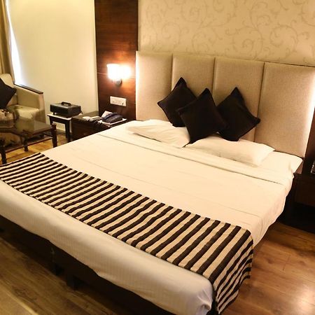 Hotel Parbhat Inn 판체쿠라 외부 사진