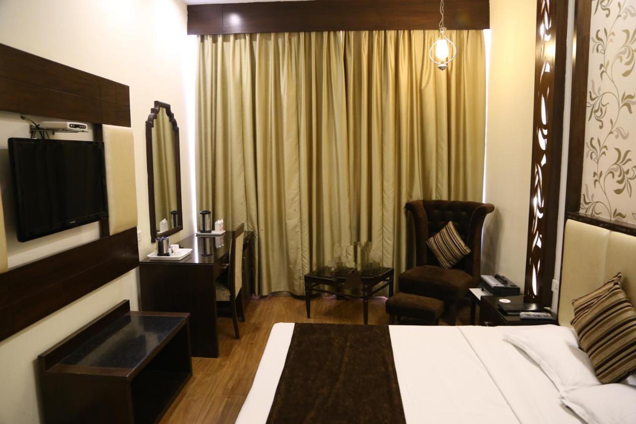 Hotel Parbhat Inn 판체쿠라 외부 사진